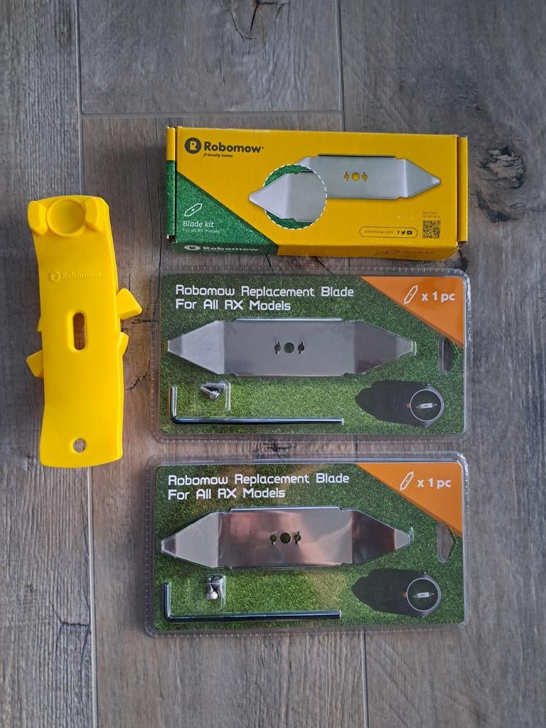 3 nieuwe maaimessen Robomow RX model, Enlèvement