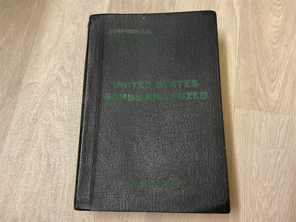 Usaf us naval aviatior bombs fuzes rockets juni 1944 manual, Verzenden, Luchtmacht, Hulzen of Bodemvondsten