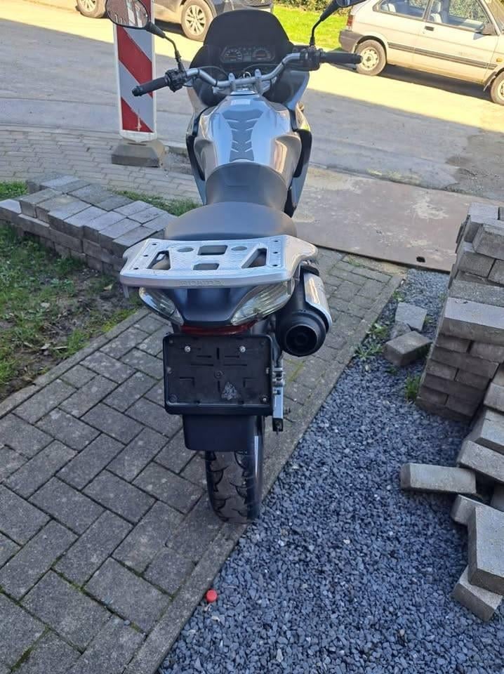 honda varadero 125cc, lisez bien l'annonce svp, Motos, Tourisme, Occasion, 125 cm³, 2 cylindres