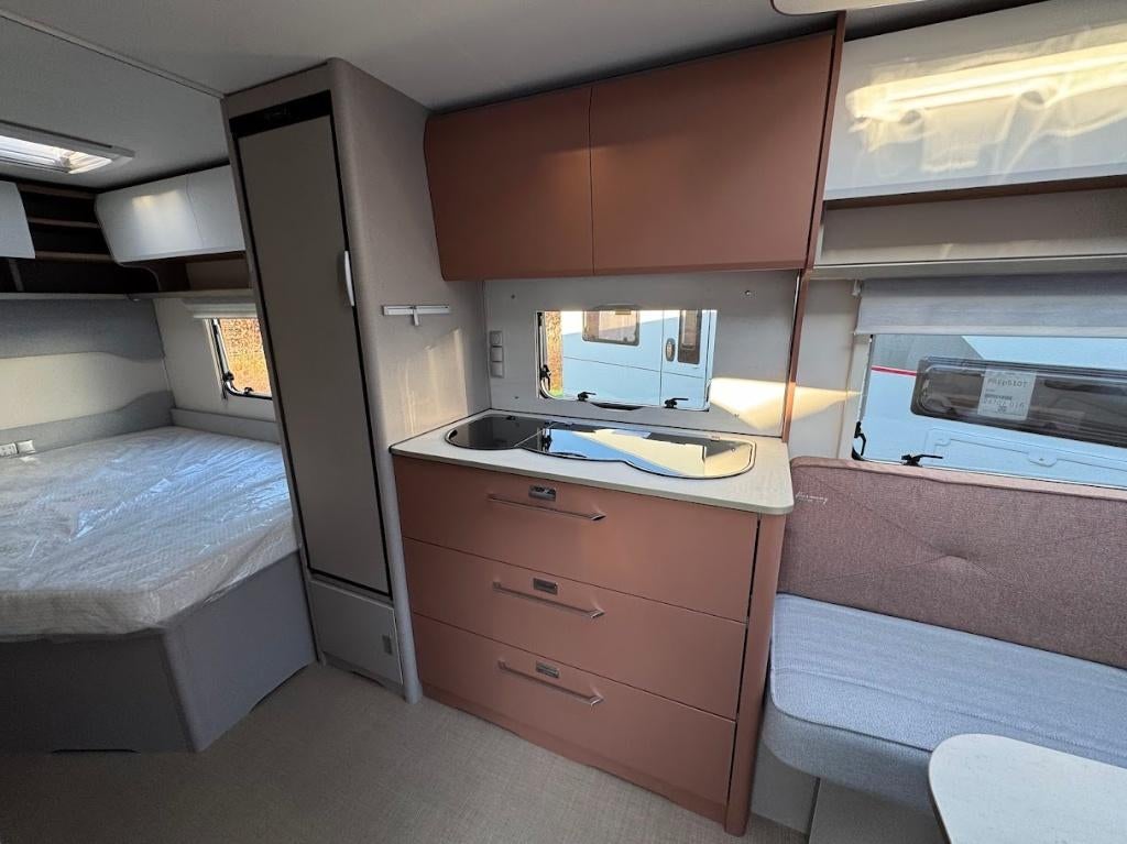 Déménageur Burstner Averso 465 TS, auvent, climatisation, Grand lit, Jusqu'à 4, 6 à 7 mètres, Entreprise