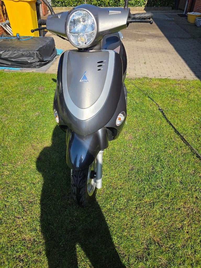 Brommer b klasse te koop weg wegens gezondheidsredenen, Fietsen en Brommers, Ophalen, Zo goed als nieuw, Klasse B (45 km/u), Overige modellen