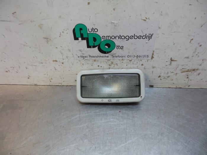 Eclairage intérieur avant d'un Volkswagen Polo (Polo 99-), Volkswagen, -, Utilisé, -