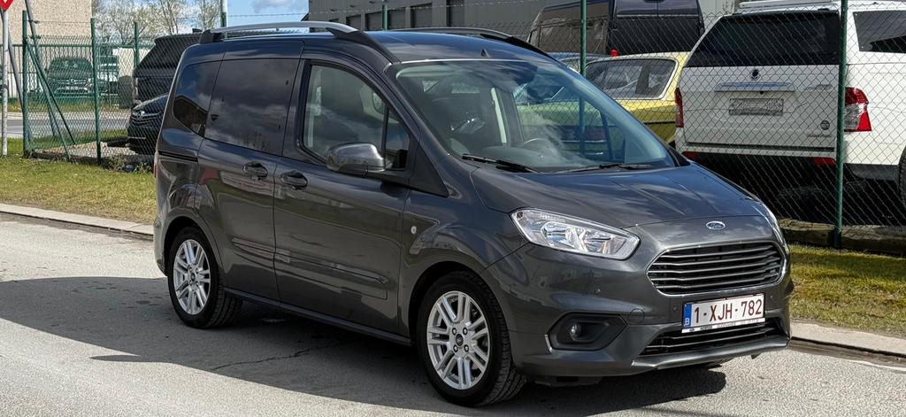 Prachtige ford tourneo courier met zeer weinig kms + garanti, Auto's, Euro 6, Bedrijf, Handgeschakeld, Achteruitrijcamera