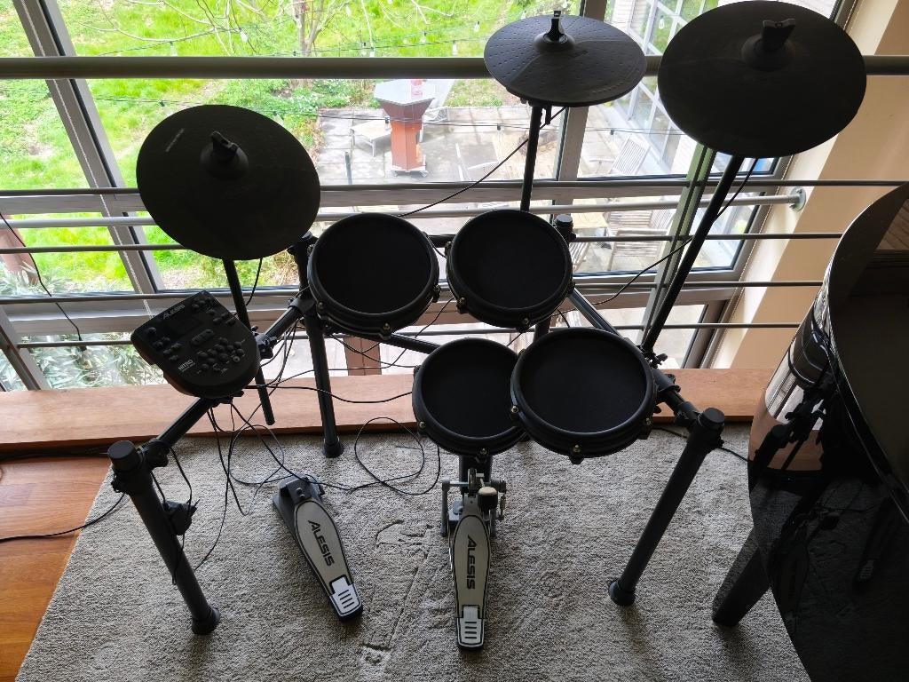 Batterie électronique Alesis Nitro mesh, Musique & Instruments, Batteries électroniques, Comme neuf, Autres marques, Enlèvement