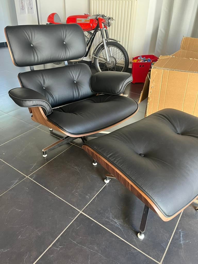 Eames lounge chair, Huis en Inrichting, Fauteuils, Ophalen, Zo goed als nieuw, Hout