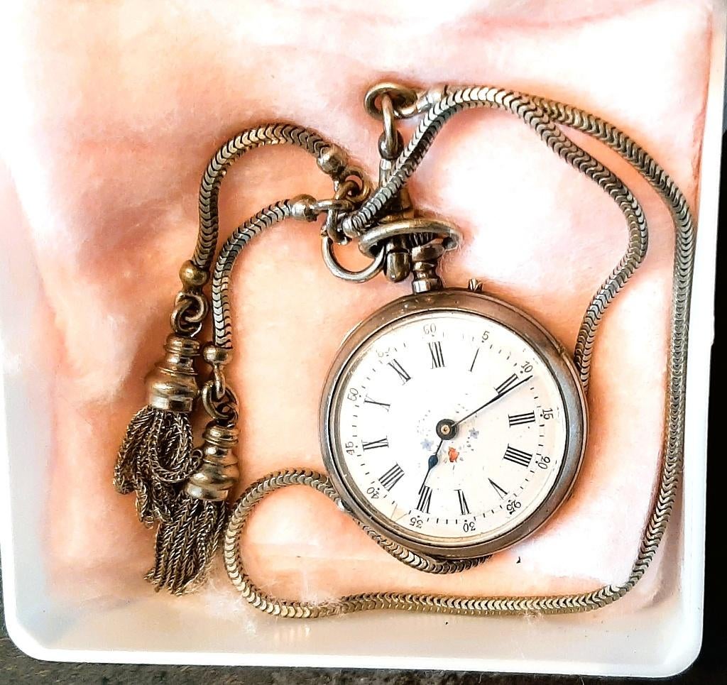 Te koop: Antiek zilveren zakuurwerkje voor dames met ketting, Ophalen