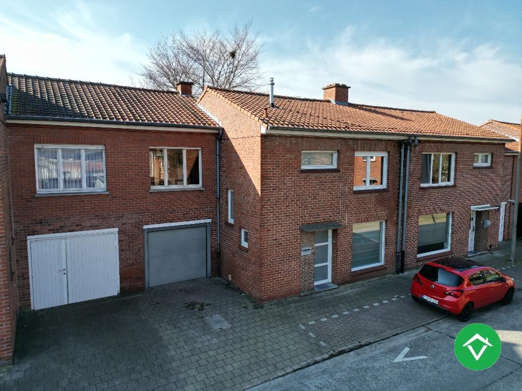Rijwoning met 4 slaapkamers, tuin en garage te Roeselare, 200 tot 500 m², Roeselare, 323 kWh/m²/jaar, Tussenwoning