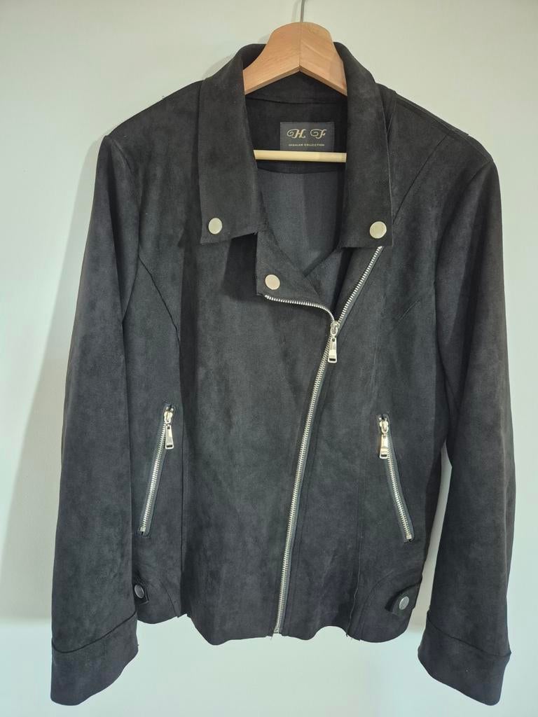 2  korte suède jasjes NIEUWSTAAT zwart en blauw maat 44, Kleding | Dames, Ophalen, Maat 42/44 (L), Blauw