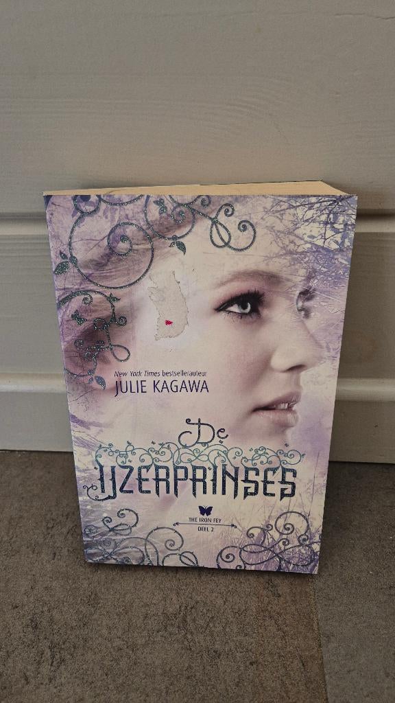 De ijzerprinses deel 2 - Julie Kagawa, Ophalen of Verzenden, Gelezen