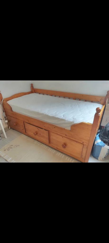 Lit 90 armoire, Enfants & Bébés, Matelas, 85 à 100 cm, Enlèvement, 180 cm ou plus