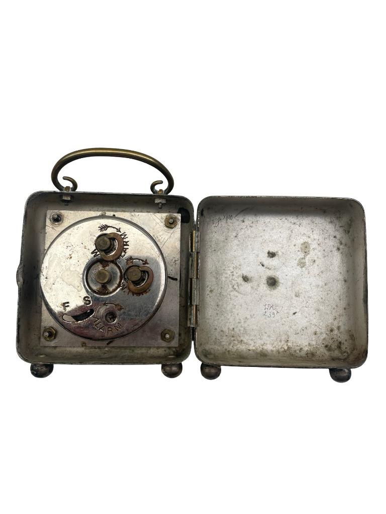 Kleine antieke mechanische koperen reiswekker, Antiek en Kunst, Ophalen of Verzenden