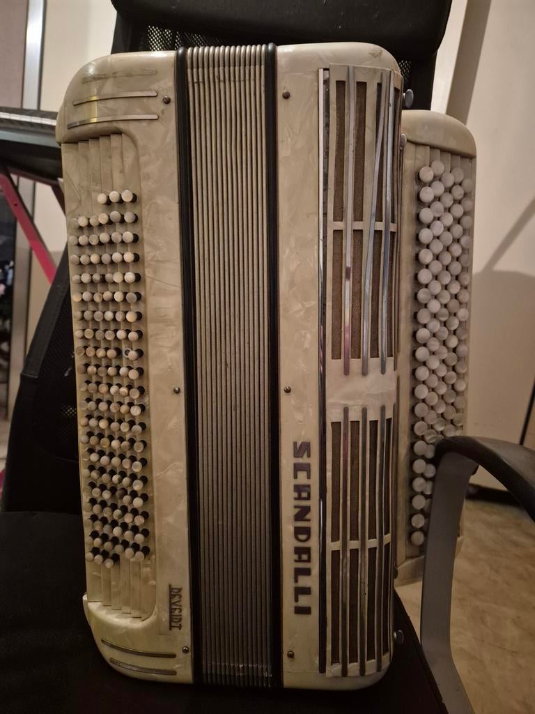 Zeer oude accordeon, Muziek en Instrumenten, Accordeons, Ophalen