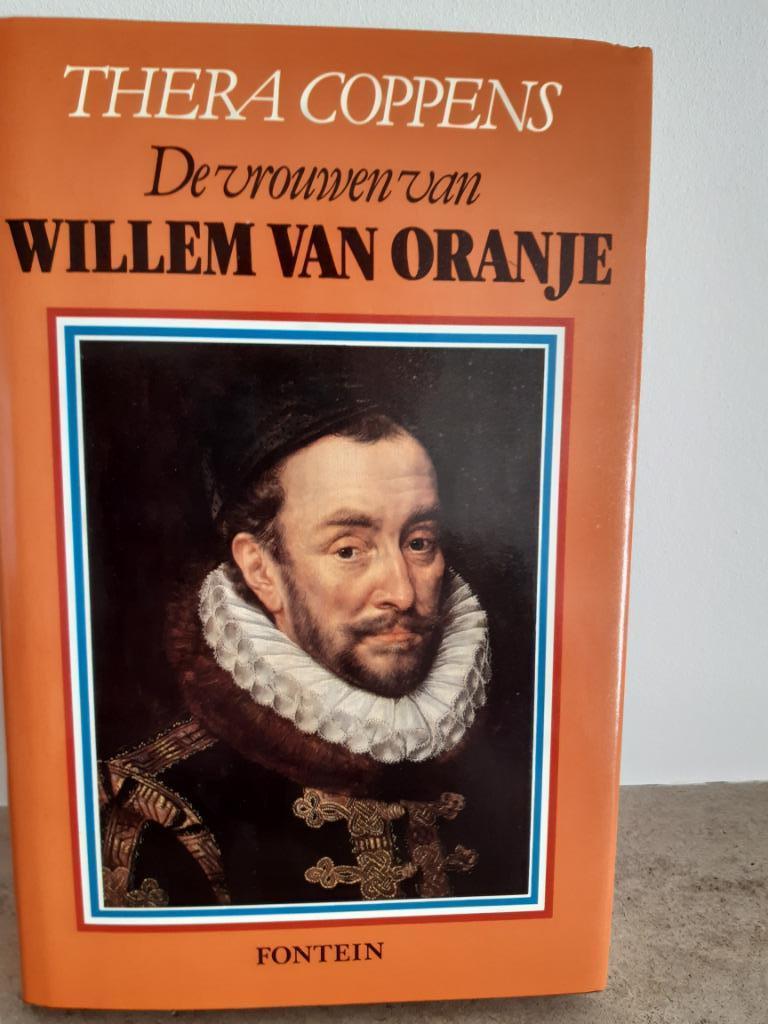 De vrouwen van Willem Van Oranje - zie info - 5 euro, Thera Coppens, 17e et 18e siècles, Comme neuf, Enlèvement