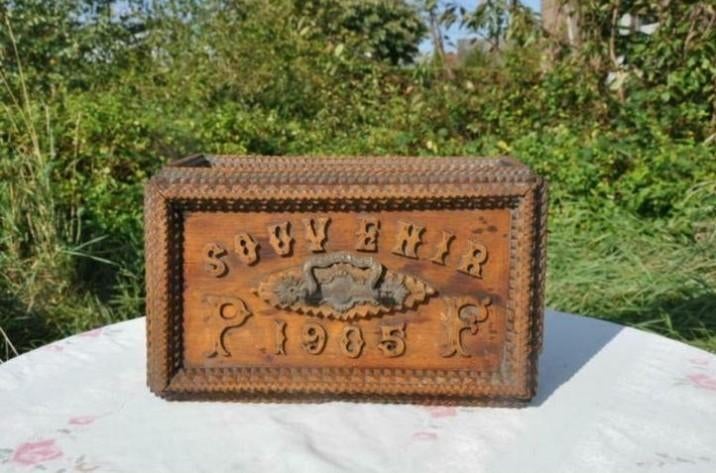 D coffre tramp art /art populaire de 1905, Antiek en Kunst, Ophalen of Verzenden