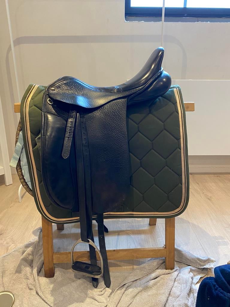 Dressuurzadel, dressuuronderleggers en hoofdstel, Ophalen, Gebruikt