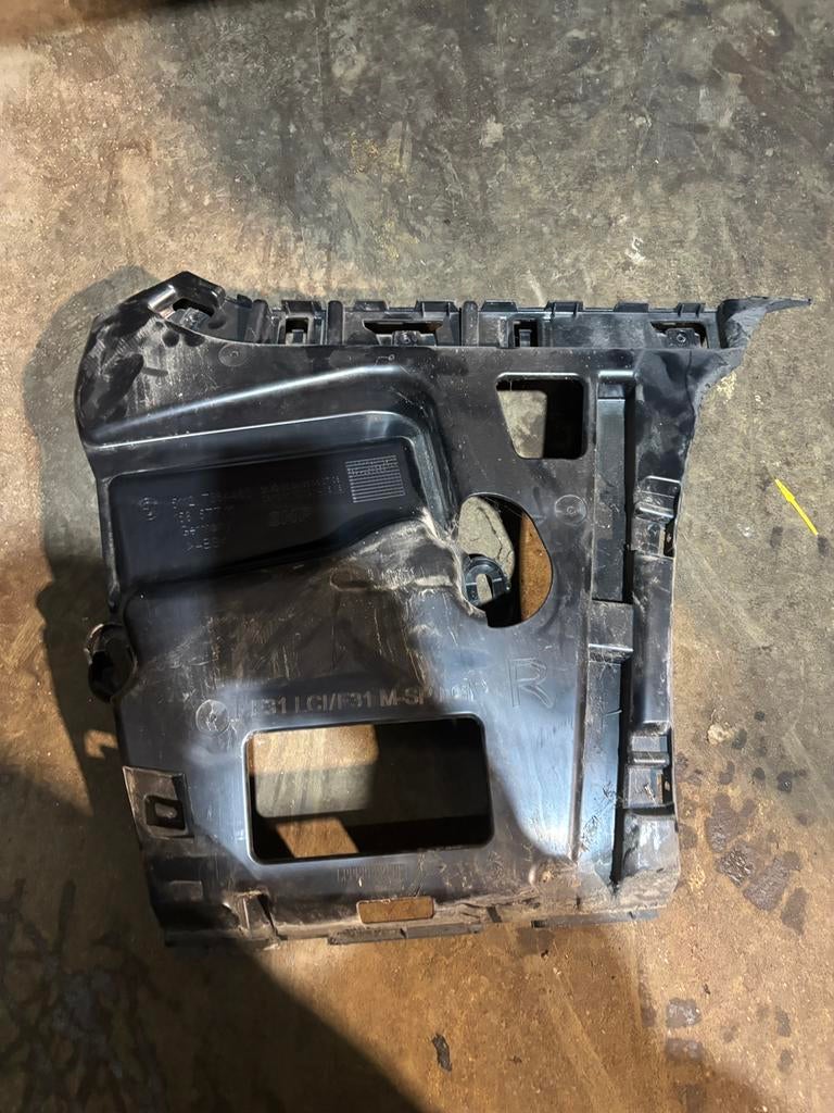 Guide pare-chocs droit BMW F31 51127384480, Autos : Pièces & Accessoires, Neuf, Pare-chocs, Enlèvement, /