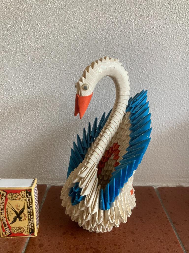 art du pliage de papier papier origami petit cygne bleu oran, Enlèvement ou Envoi, Comme neuf, Animal