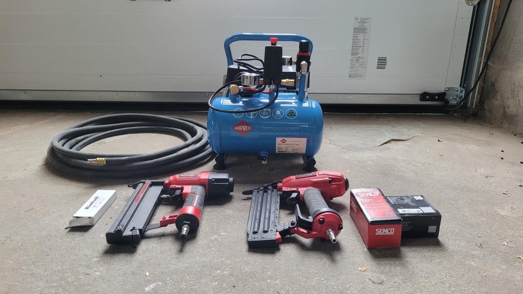 pistolet à clous et agrafeuse à louer, Enlèvement, Comme neuf