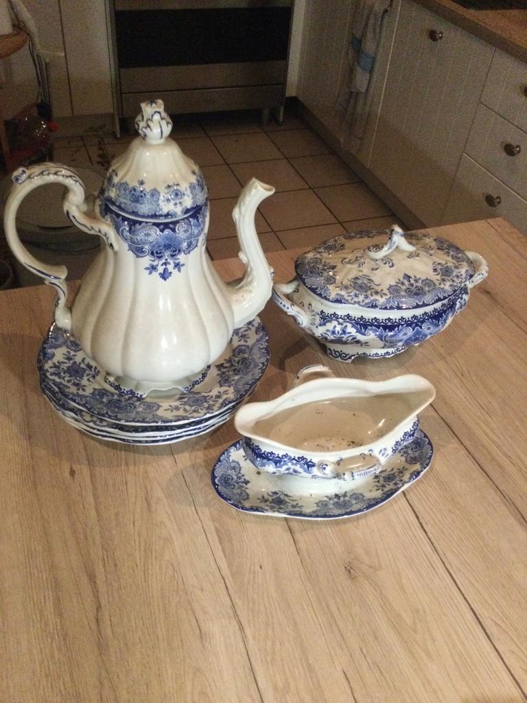 Service Boch Dordrecht bleu et blanc soupière saucière as ça, Antiquités & Art