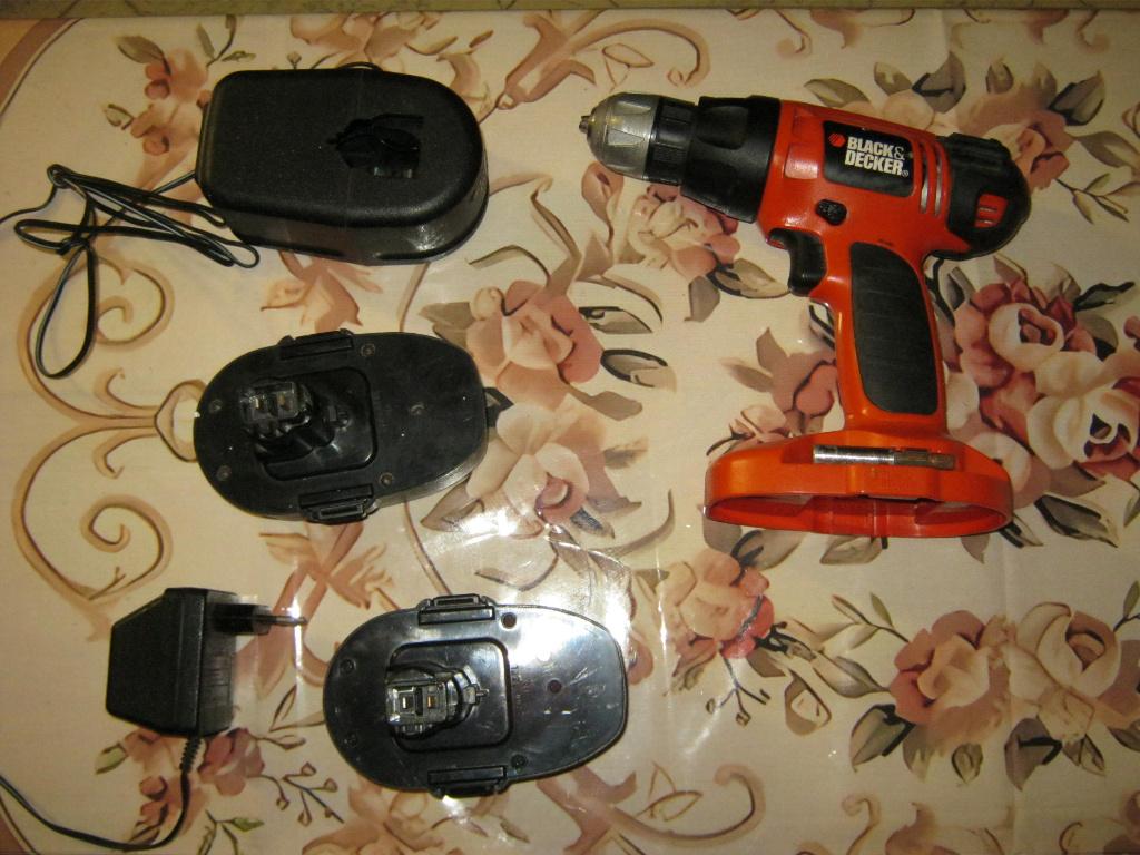 Black+Decker 18V accuboor BDCDC 18-QW Merk 2 batterie, Doe-het-zelf en Bouw, Ophalen of Verzenden, Klopboormechanisme, 400 tot 600 watt