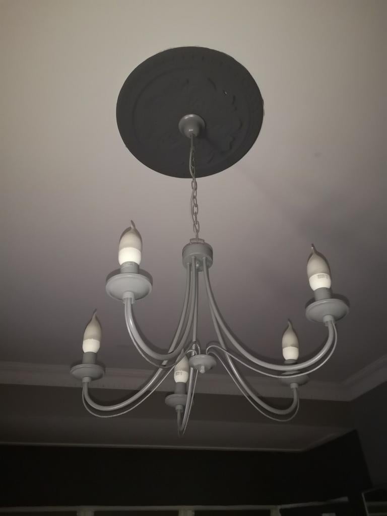 Lustre comme neuf avec ampoules
50€, Enlèvement ou Envoi