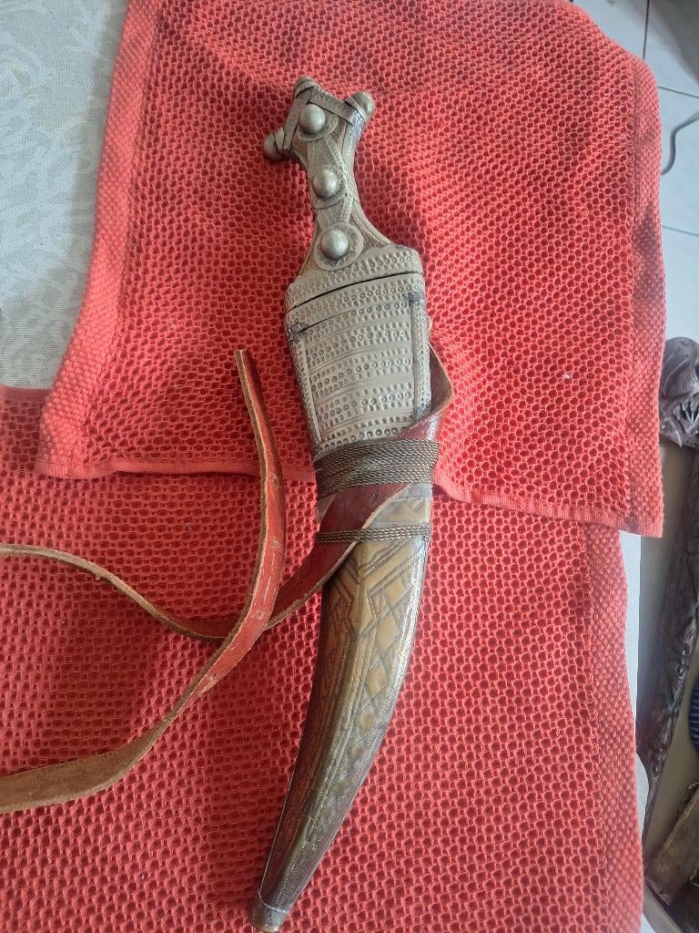 Dague yemen, Enlèvement