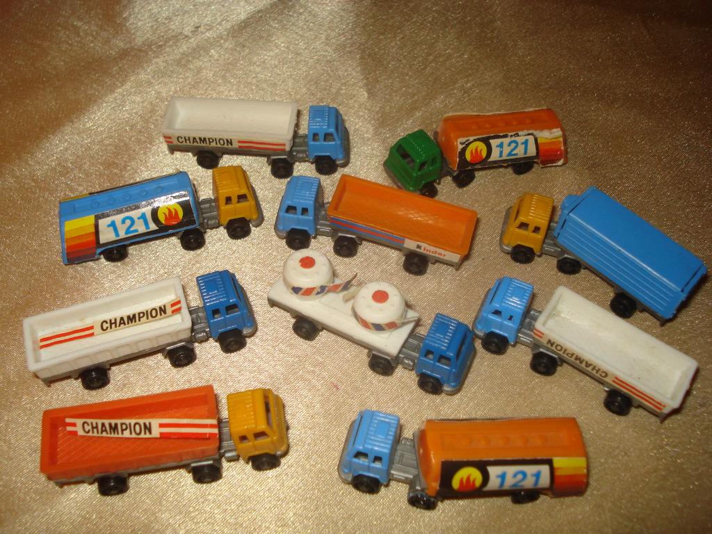KINDER Lot de 10 Anciens Camions Semi-Remorques 1985 Giodi, Ophalen of Verzenden, Zo goed als nieuw, Overige typen