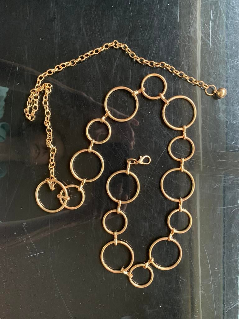 Jolie ceinture ornée de cercles dorés, Enlèvement