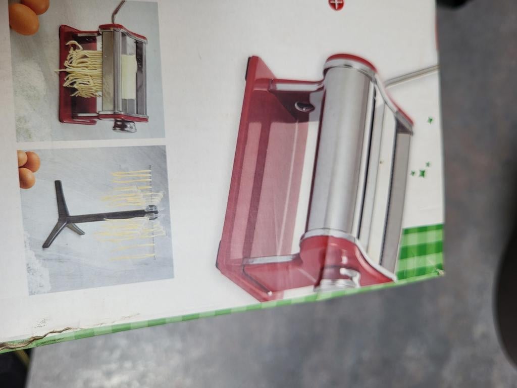 Pates fraîche coffret de couleur rouge, Ophalen