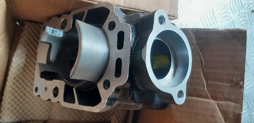 Nieuwe suzuki rg250 cilinder mk1 mk2, Enlèvement ou Envoi, Neuf