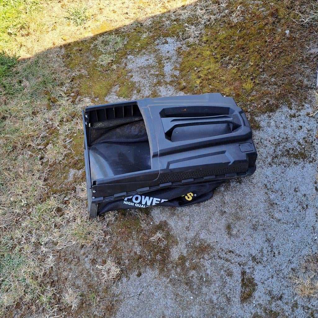 Nieuwe bak voor grasmaaier powerplus, Ophalen, Zo goed als nieuw