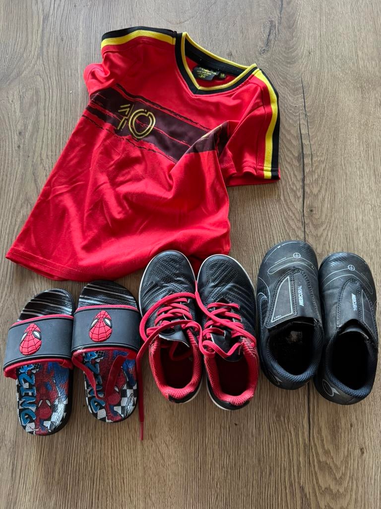 Voetbalpakket 2 paar voetbalschoenen Kipsta&Nike & 1 truitje, Ophalen of Verzenden, Gebruikt, Schoenen