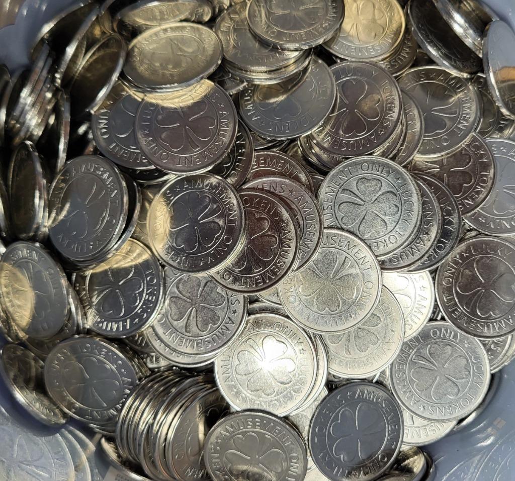 Jetons van 26 en 28 mm, Verzamelen, Automaten | Gokkasten en Fruitautomaten, Overige munten, Ophalen, Nieuw