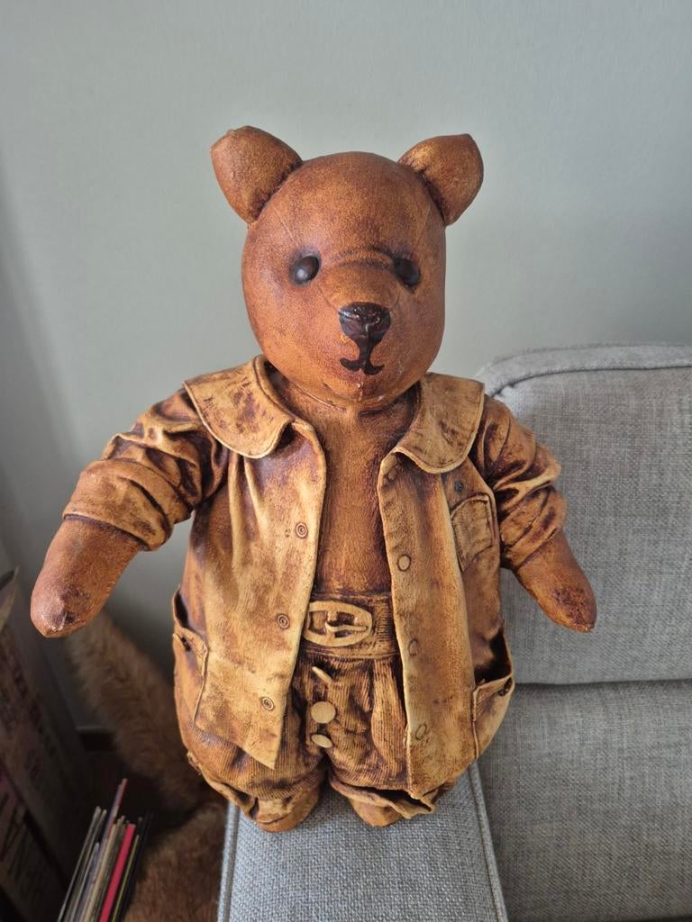 Grote Engelse vintage beer ( leder achtig materiaal)., Ophalen