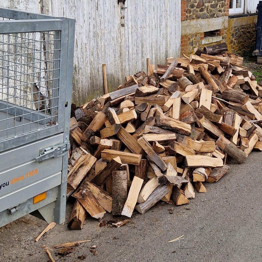 Bois de chauffage bien sec à vendre région Namur.