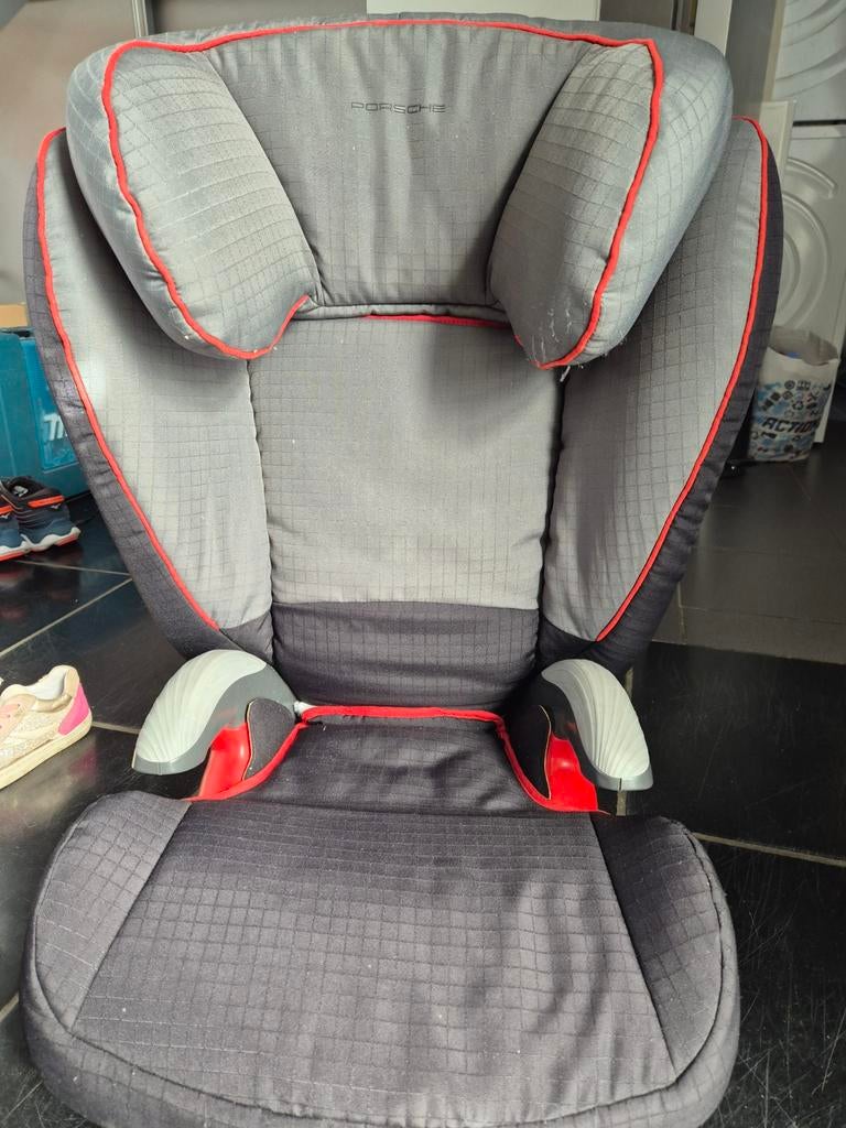 Porsche autostoeltje, Ophalen