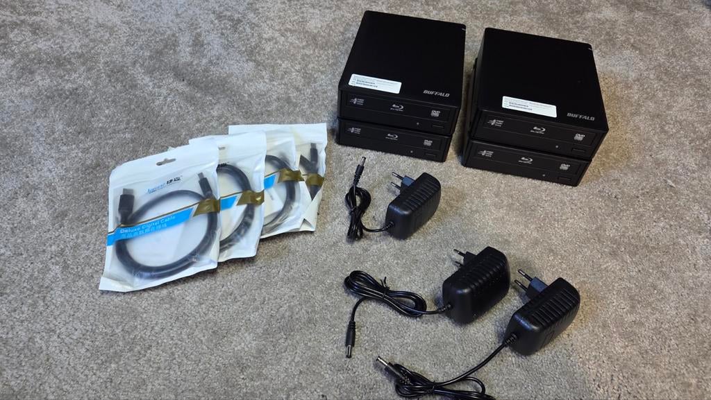 Hitachi Blu-ray recorder UHD (4K) Extern en Intern mogelijk, Ophalen of Verzenden, Zo goed als nieuw, Windows, Extern