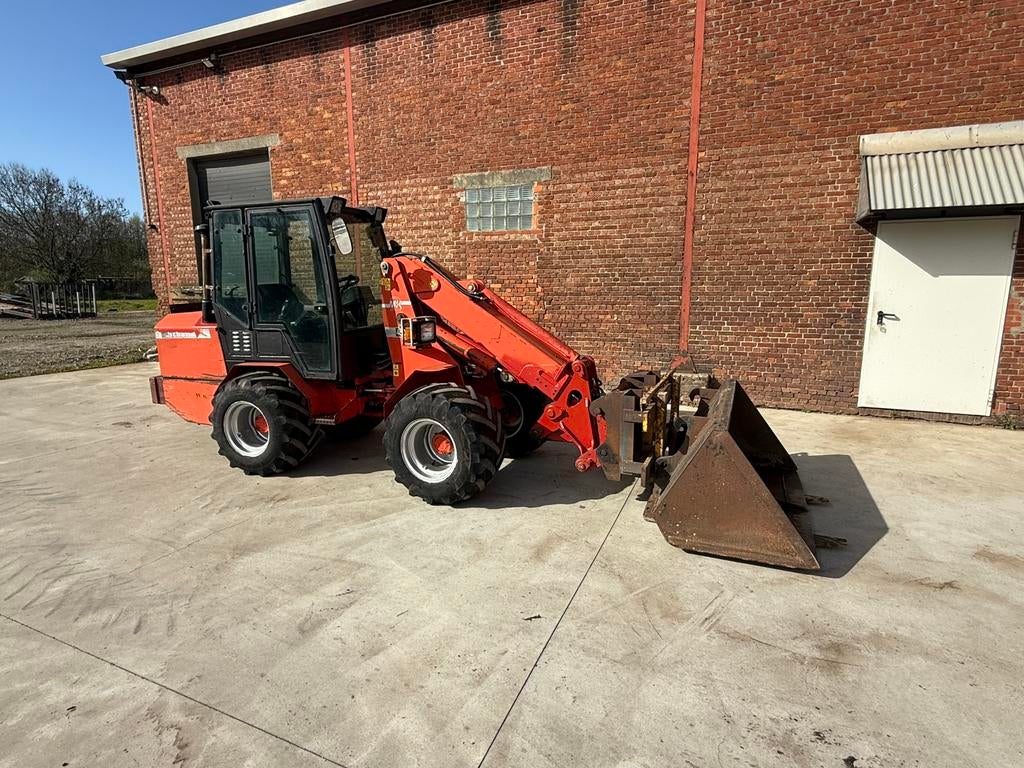 Schäffer 450T kniklader, Articles professionnels, Machines & Construction | Grues & Excavatrices, Enlèvement, Chargeuse sur pneus ou Chouleur