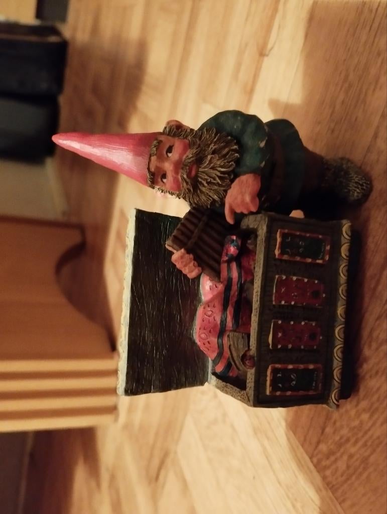 Een speciaal beeldje een kabauter met speciale stempel gedru, Enlèvement