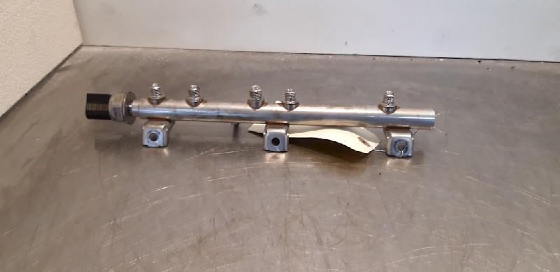 INJECTIEGALERIJ BMW 1 serie (E88) (|13537562474|7562474|), Gebruikt, BMW