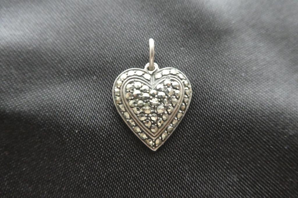 Très Ancien Petit Pendentif Coeur Argent/ Marcassites, Handtassen en Accessoires, Antieke sieraden, Ophalen, Zilver, Hanger