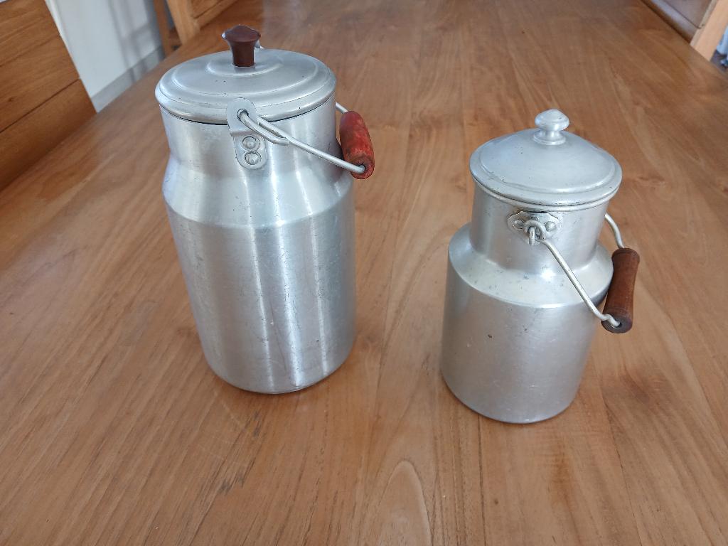 Lot 2 anciennes cruches à lait, Antiquités & Art, Enlèvement