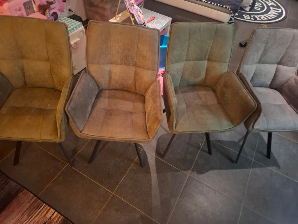 4 stoffen stoelen met armleuning [Nieuwstaat!!], Huis en Inrichting, Stoelen, Ophalen, Nieuw, Stof, Vier