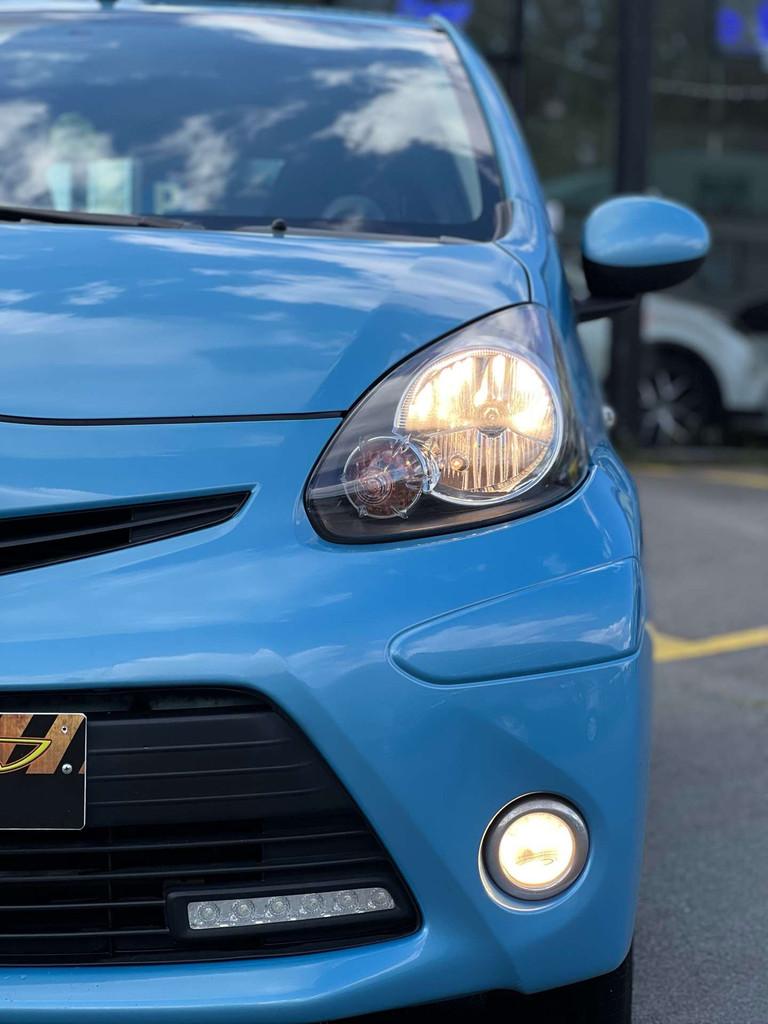 Toyota Aygo 1.0i Color Edition*CLIMA*LED*JANTES*garantie*AUX, Auto's, Toyota, Electronic Stability Program (ESP), Blauw, 855 kg
