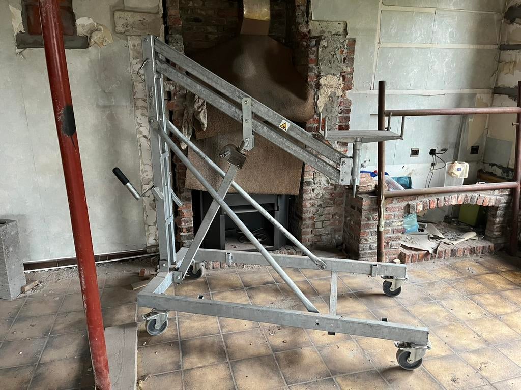 Poutrel lift (TE HUUR), Ophalen, Zo goed als nieuw