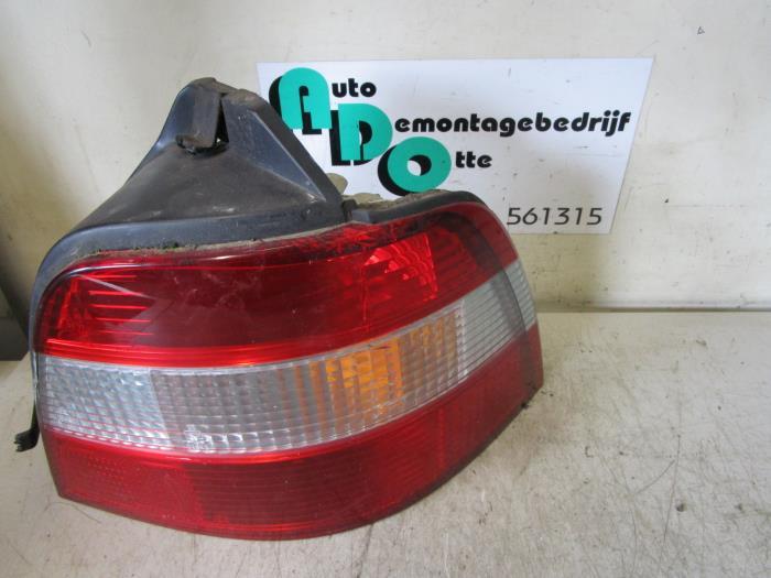 Feu arrière droit d'un Honda Aerodeck, Honda, -, Utilisé, -