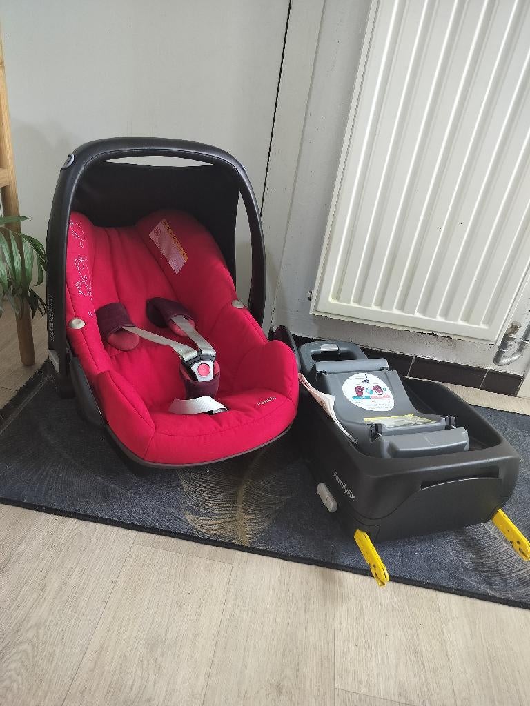 Maxi Cosi Pebble met Isofix-basis, Kinderen en Baby's, Autostoeltjes, Ophalen, Verstelbare rugleuning, Zo goed als nieuw, Isofix