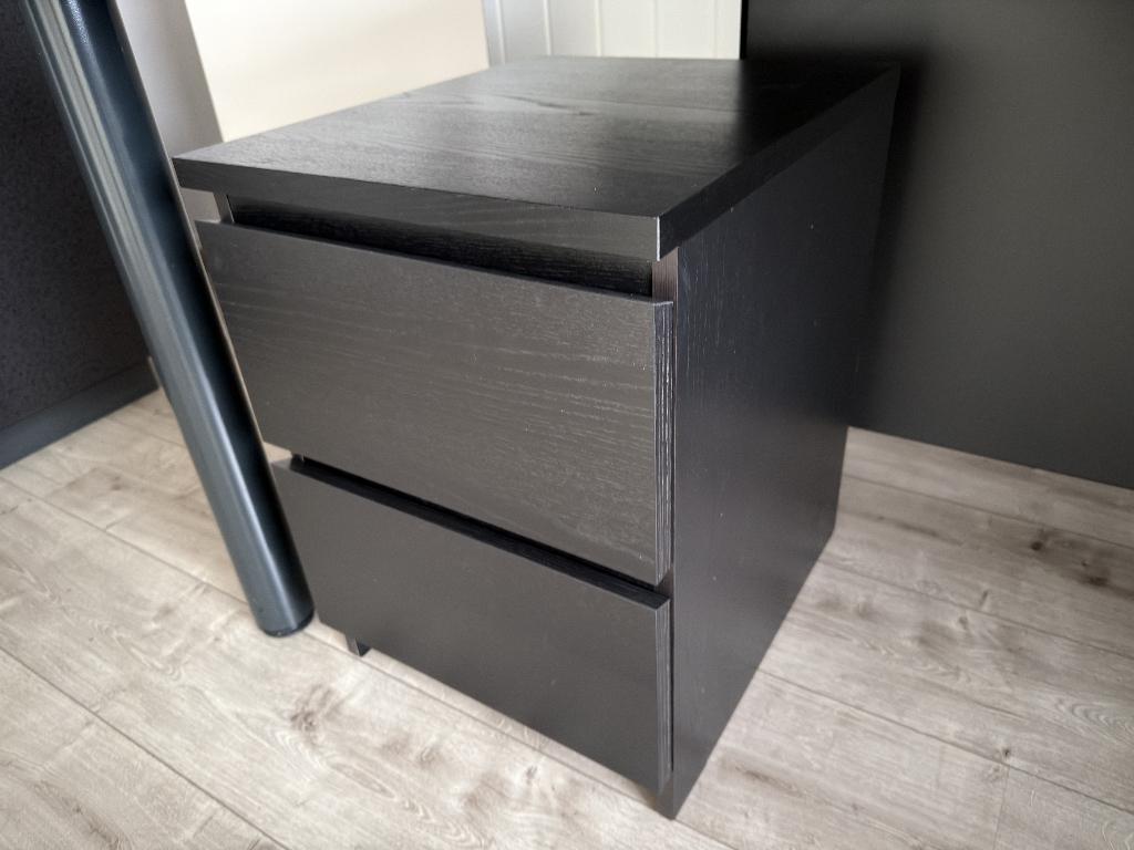 Armoire à deux tiroirs, Enlèvement