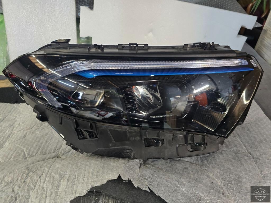 Phare droit haute performance Mercedes EQA A2439069000, Mercedes-Benz AG, Mercedes-Benz, Utilisé, Mercedesstrasse 120
70372  Stuttgart, DE