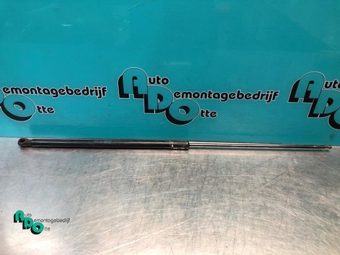 Gasdemper Motorkap rechts van een Volkswagen Golf (Golf 09-), Auto-onderdelen, Carrosserie, Volkswagen, Gebruikt, 3 maanden garantie